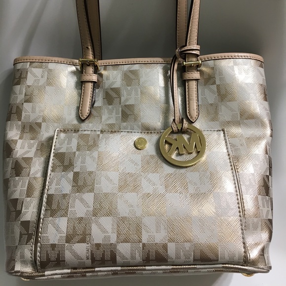 Michael Kors Jet Set Snap Pocket Med Tote & Wallet - Picture 2 of 8